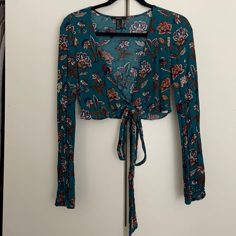 Forever 21 Wrap/Tie Front Floral Crop Top size M